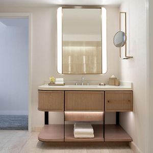 Deluxe  Tower King Room Hearing accessible